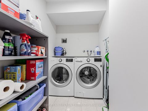 Photo 22 at 211 - 7 Townsgate Drive, Yorkhill, Vaughan