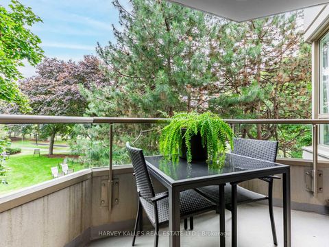 Photo 24 at 211 - 7 Townsgate Drive, Yorkhill, Vaughan