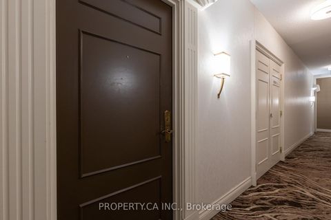 Photo 2 at 1605 - 880 Grandview Way, Willowdale East, Toronto