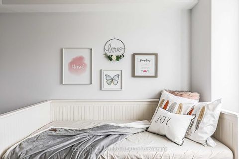 Photo 13 at 3 - 12 Eaton Park Lane, L'Amoreaux, Toronto