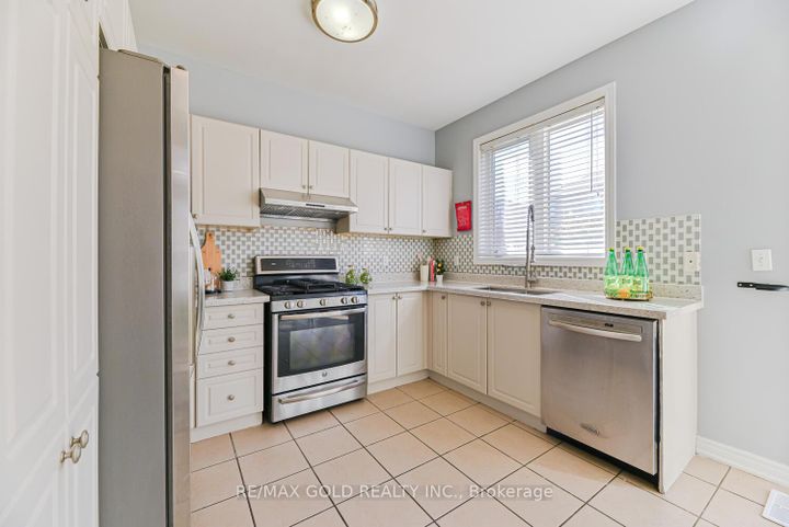 Photo 9 at 420 Sunny Meadow Boulevard, Wellington, Brampton