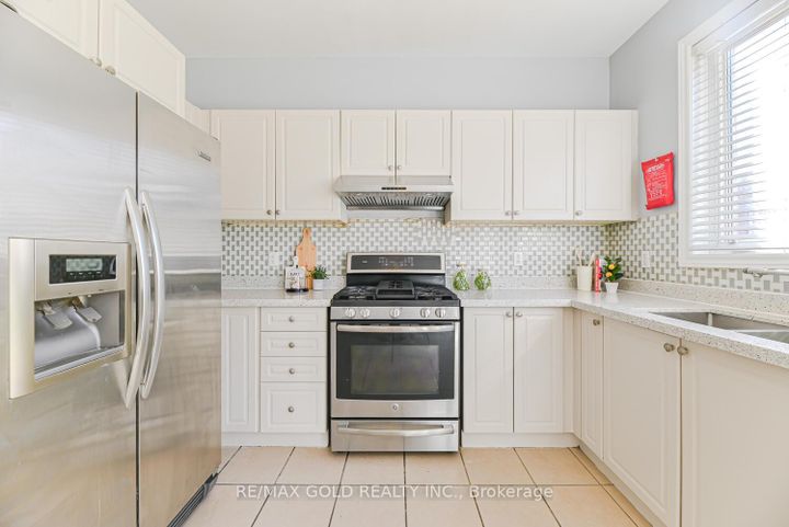 Photo 10 at 420 Sunny Meadow Boulevard, Wellington, Brampton
