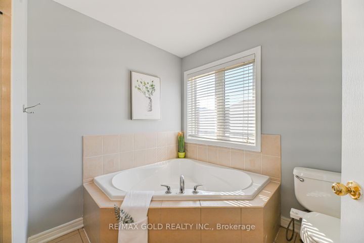 Photo 22 at 420 Sunny Meadow Boulevard, Wellington, Brampton