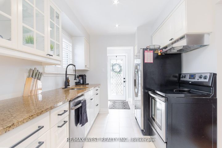 Photo 4 at 30 Tindale Road, Madoc, Brampton
