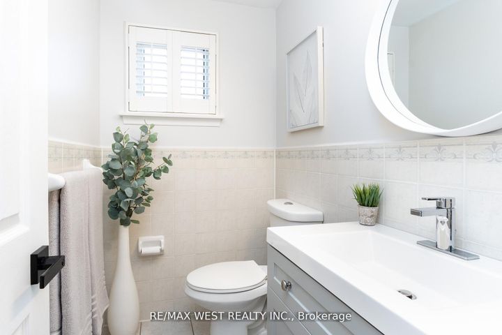 Photo 8 at 30 Tindale Road, Madoc, Brampton