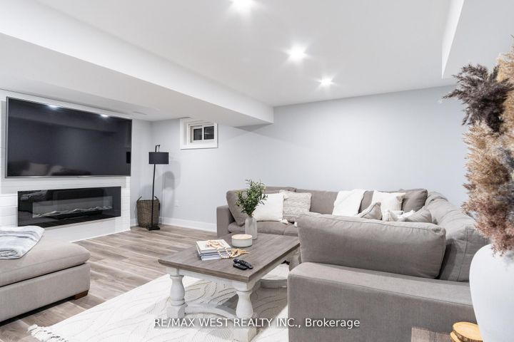 Photo 14 at 30 Tindale Road, Madoc, Brampton