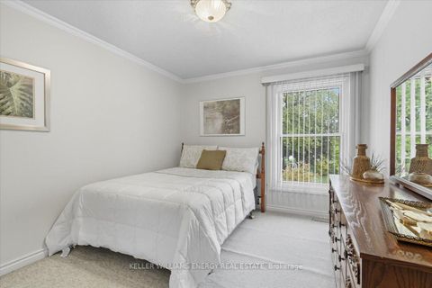 Photo 15 at 183 Bellefontaine Street, L'Amoreaux, Toronto