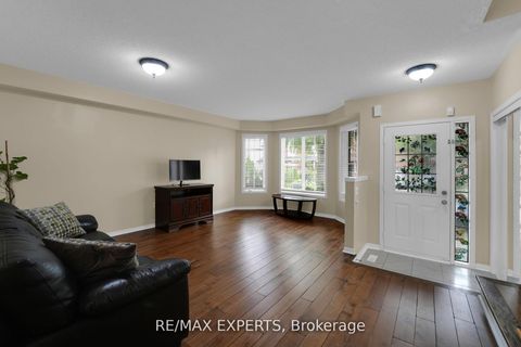 Photo 4 at 20 Decoroso Drive, Sonoma Heights, Vaughan