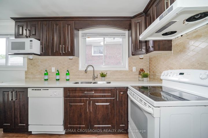 Photo 11 at 8 Topaz Gate, Steeles, Toronto
