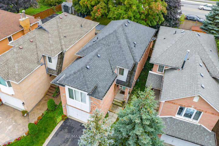 Photo 2 at 3386 Delfi Road, Erin Mills, Mississauga
