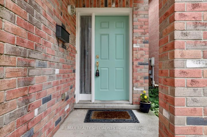 Photo 3 at 3386 Delfi Road, Erin Mills, Mississauga