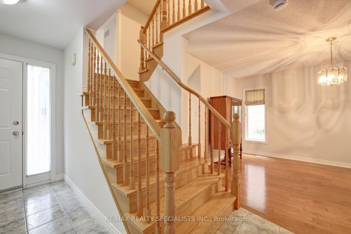 Photo 4 at 3386 Delfi Road, Erin Mills, Mississauga