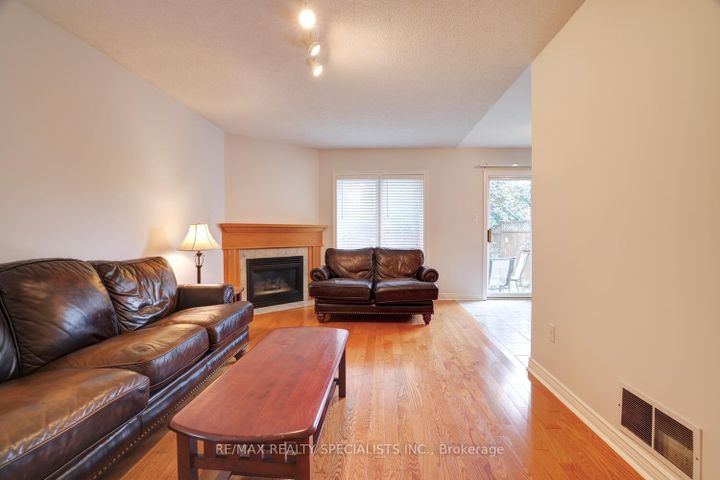 Photo 5 at 3386 Delfi Road, Erin Mills, Mississauga