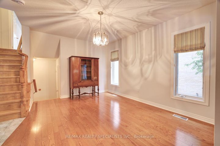 Photo 8 at 3386 Delfi Road, Erin Mills, Mississauga