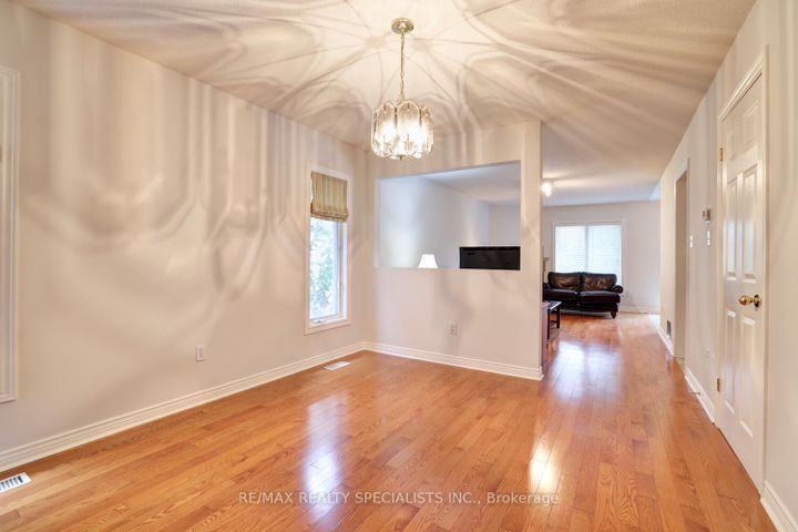Photo 10 at 3386 Delfi Road, Erin Mills, Mississauga