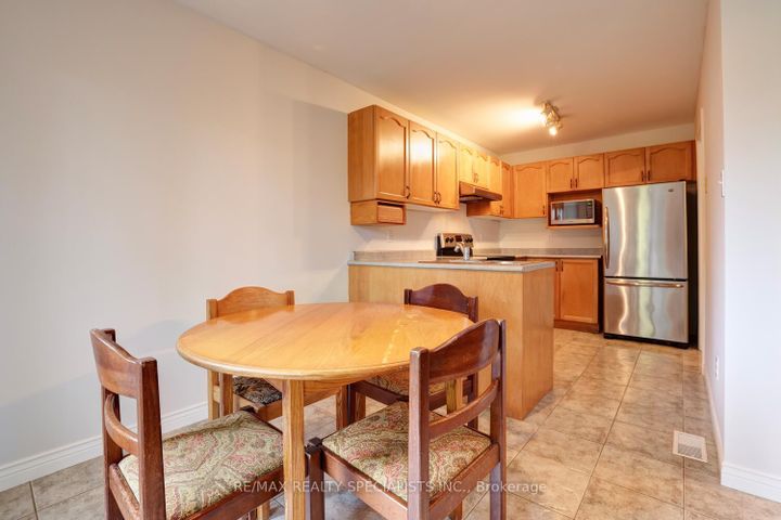 Photo 11 at 3386 Delfi Road, Erin Mills, Mississauga