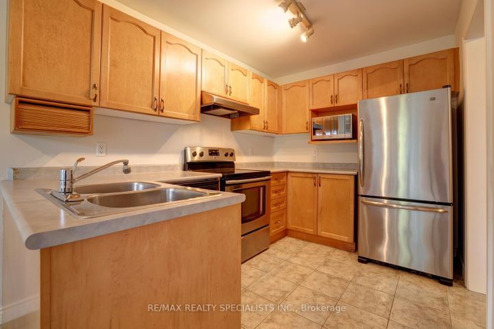 Photo 12 at 3386 Delfi Road, Erin Mills, Mississauga