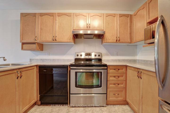 Photo 14 at 3386 Delfi Road, Erin Mills, Mississauga