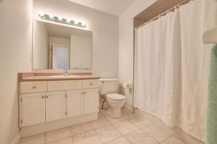 Photo 18 at 3386 Delfi Road, Erin Mills, Mississauga