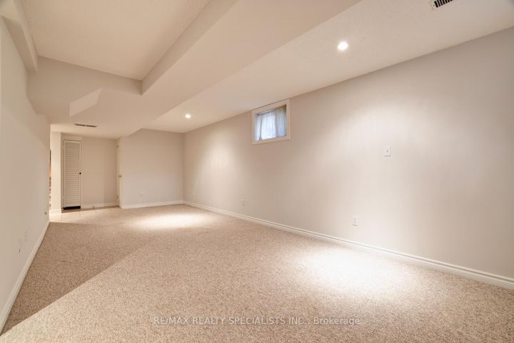 Photo 27 at 3386 Delfi Road, Erin Mills, Mississauga