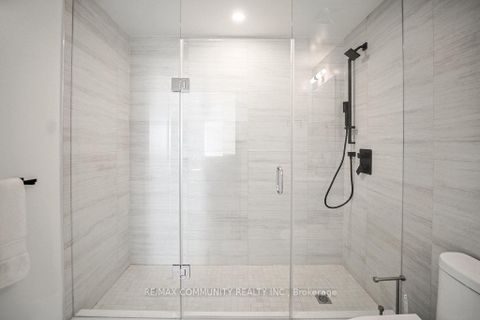 Photo 18 at 10 Abeja Street, Concord, Vaughan