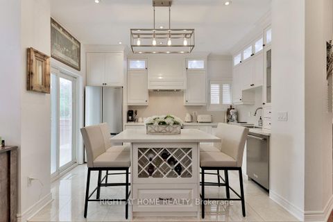 Photo 10 at 140 Moraine Drive, Vellore Village, Vaughan