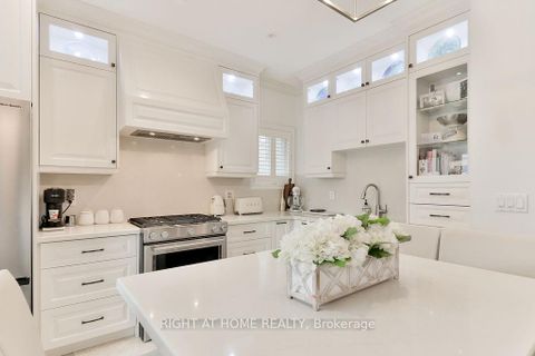 Photo 12 at 140 Moraine Drive, Vellore Village, Vaughan