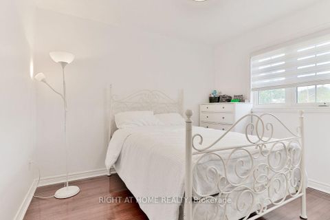 Photo 25 at 140 Moraine Drive, Vellore Village, Vaughan