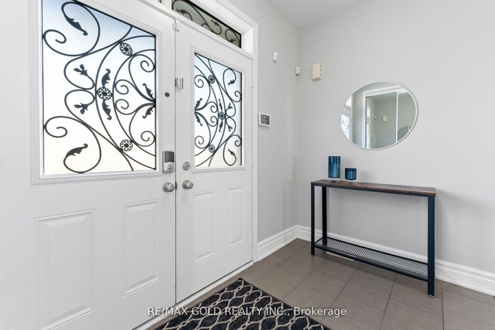 Photo 2 at 172 Tysonville Circle, Northwest Brampton, Brampton