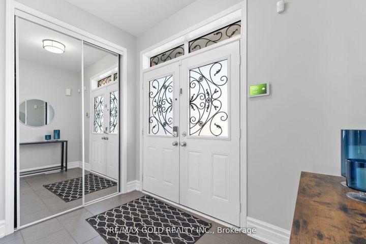 Photo 3 at 172 Tysonville Circle, Northwest Brampton, Brampton