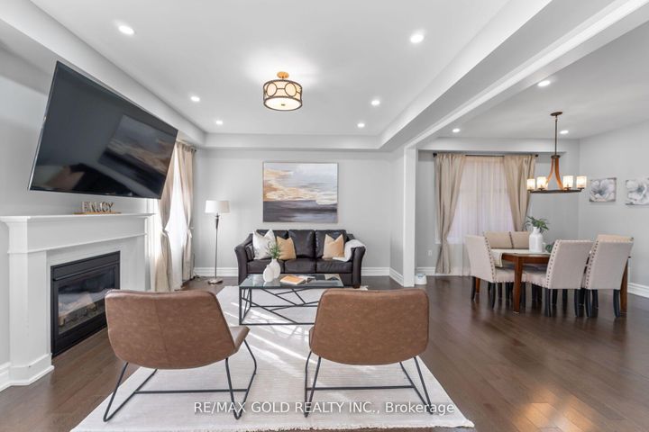 Photo 9 at 172 Tysonville Circle, Northwest Brampton, Brampton