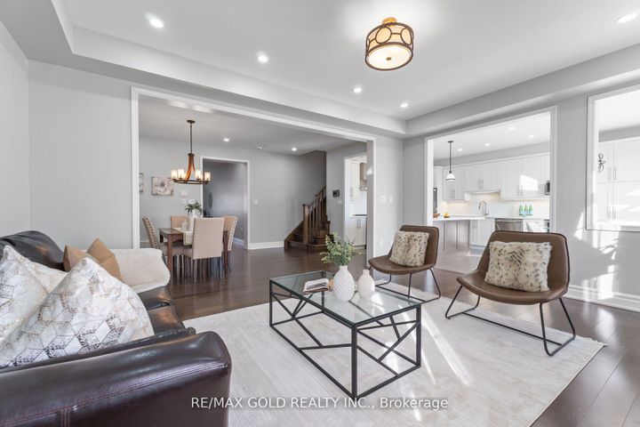 Photo 10 at 172 Tysonville Circle, Northwest Brampton, Brampton