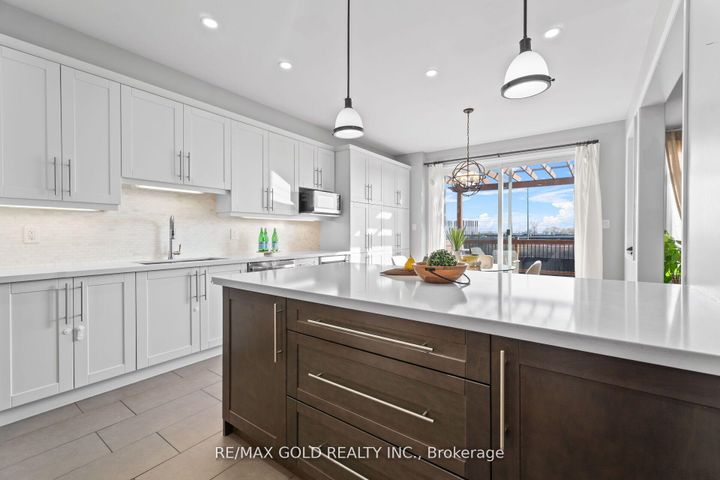 Photo 13 at 172 Tysonville Circle, Northwest Brampton, Brampton