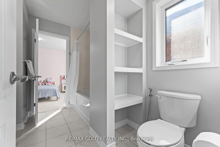 Photo 27 at 172 Tysonville Circle, Northwest Brampton, Brampton