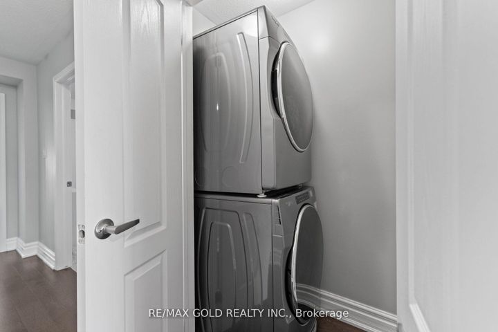 Photo 33 at 172 Tysonville Circle, Northwest Brampton, Brampton