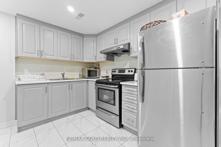 Photo 37 at 172 Tysonville Circle, Northwest Brampton, Brampton