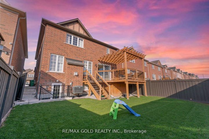 Photo 44 at 172 Tysonville Circle, Northwest Brampton, Brampton