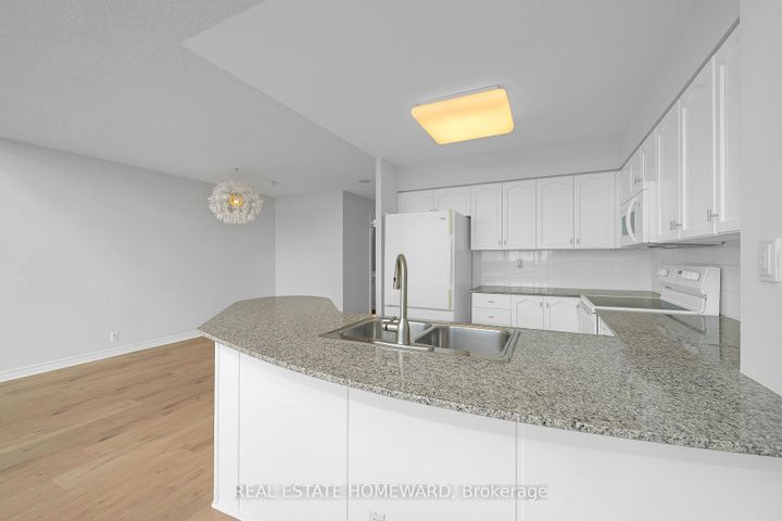 Photo 10 at 812 - 1720 Eglinton Avenue E, Victoria Village, Toronto