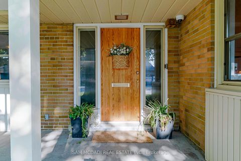 Photo 4 at 9 Palace Arch Drive, Rosethorn, Toronto