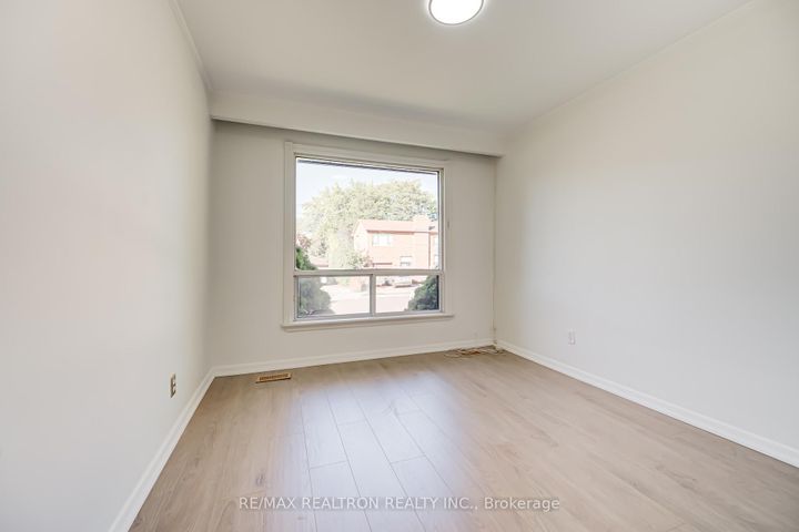 Photo 17 at 31 Sussex Avenue, Crosby, Richmond Hill