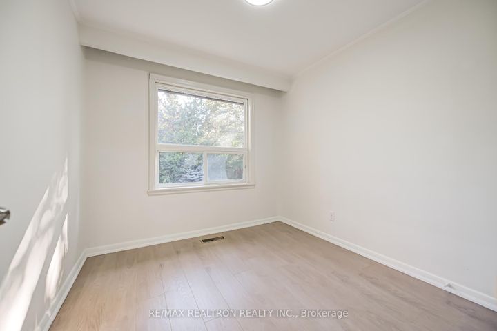 Photo 18 at 31 Sussex Avenue, Crosby, Richmond Hill