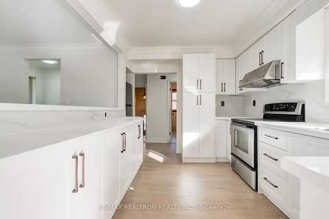 Photo 8 at 31 Sussex Avenue, Crosby, Richmond Hill