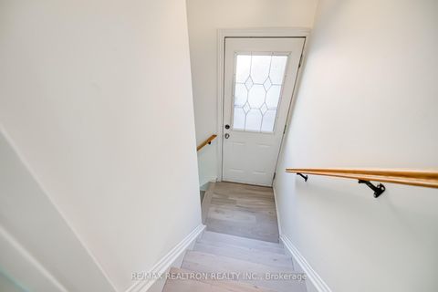 Photo 20 at 31 Sussex Avenue, Crosby, Richmond Hill