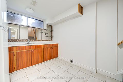 Photo 22 at 31 Sussex Avenue, Crosby, Richmond Hill