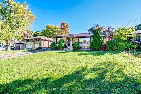 Photo 26 at 31 Sussex Avenue, Crosby, Richmond Hill