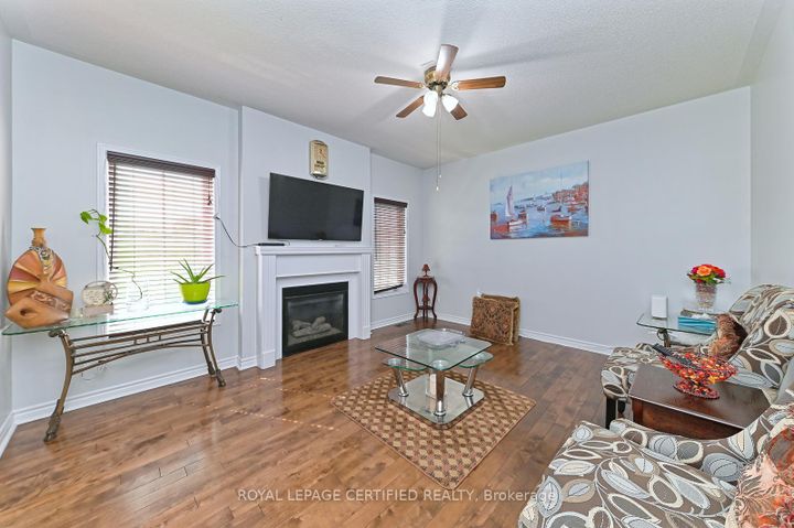 Photo 10 at 28 Abbotsbury Drive, Credit Valley, Brampton