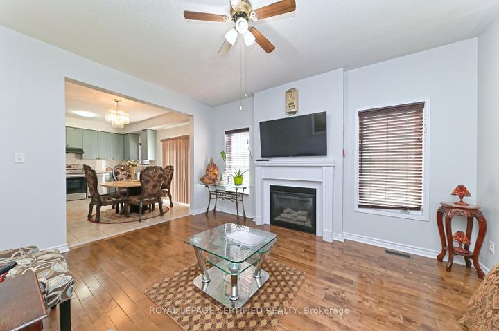 Photo 11 at 28 Abbotsbury Drive, Credit Valley, Brampton