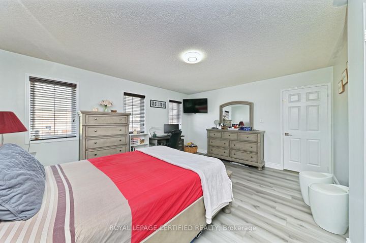 Photo 17 at 28 Abbotsbury Drive, Credit Valley, Brampton