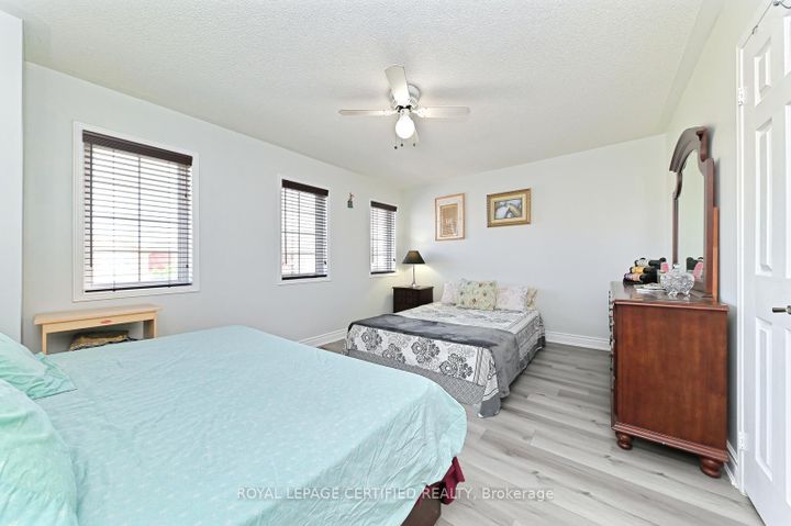 Photo 18 at 28 Abbotsbury Drive, Credit Valley, Brampton