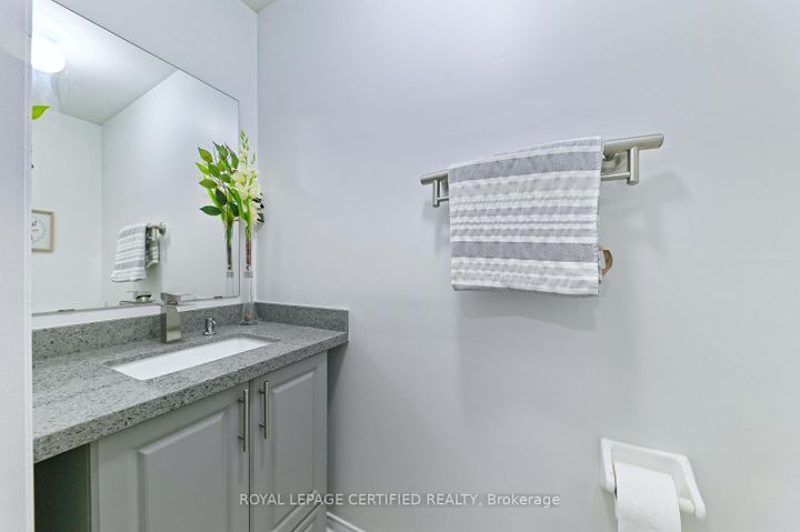 Photo 21 at 28 Abbotsbury Drive, Credit Valley, Brampton